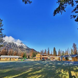 Jasper House Bungalows